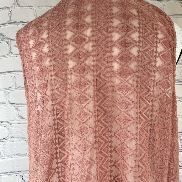 C Wonder Pink Boho Lace Vest size medium EUC - Picture 8 of 10